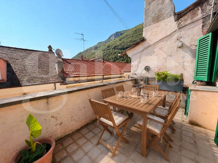 Appartamento con 5 locali in vendita in Via Nicotera, Centro, Finale Ligure