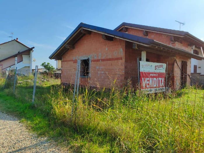 Casa in vendita in Via Cairoli, Ottobiano