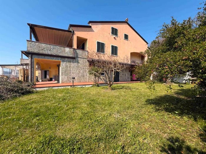 Appartamento con 5 locali in vendita in Caniparola, Fosdinovo
