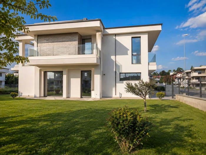 Casa quadrilocale in vendita in Via Carlo Somigliana, Centro, Valmorea