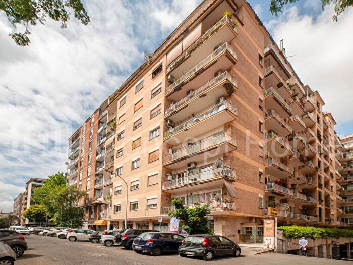 Appartamento quadrilocale in vendita in Via Prospero Alpino, Garbatella, Roma