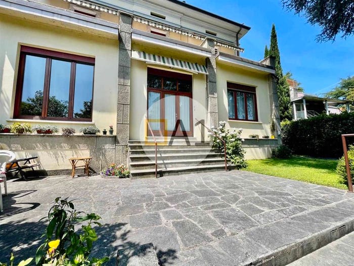 Casa con 6 locali in vendita in via monte santo, Barlassina
