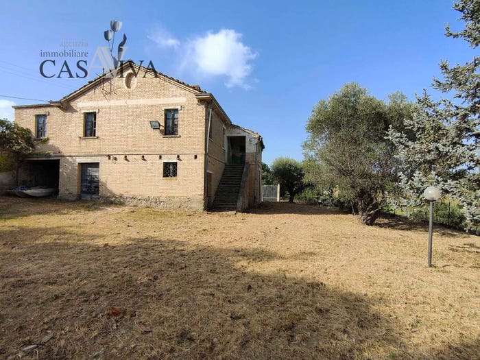 Casa con 6 locali in vendita in Contrada Forola, Acquaviva Picena