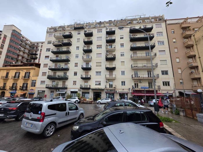 Appartamento con 5 locali in vendita in Piazza Generale Euclide Turba, Università, Palermo