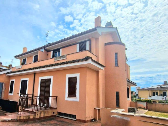 Casa quadrilocale in vendita in Via Garigliano, Tor San Lorenzo Nuova California, Ardea