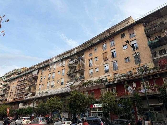 Appartamento quadrilocale in vendita in Via Giulio Cesare, Fuorigrotta, Napoli