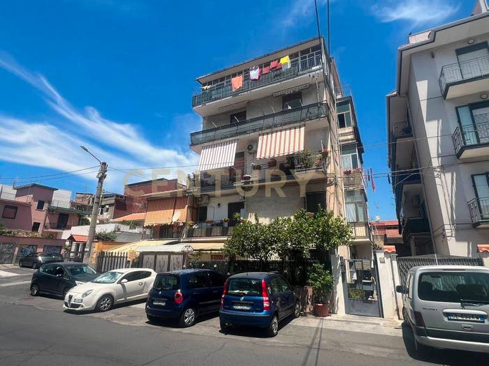 Appartamento trilocale in vendita in Via Partigiani D'Italia, Rapisardi, Catania