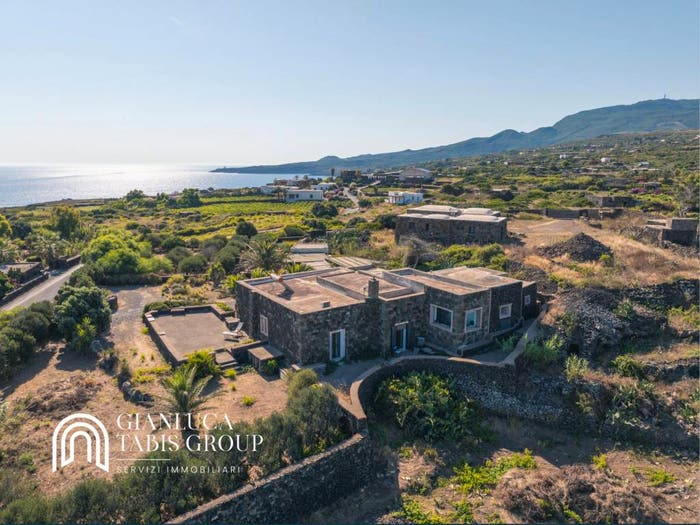 Casa con 6 locali in vendita in Via Campobello, Pantelleria