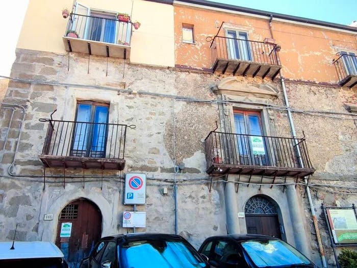 Appartamento con 6 locali in vendita in Via Conte Ruggero, Troina
