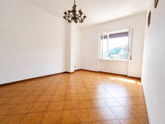 Appartamento quadrilocale in vendita in Via Nazionale, Castelvecchio, Imperia