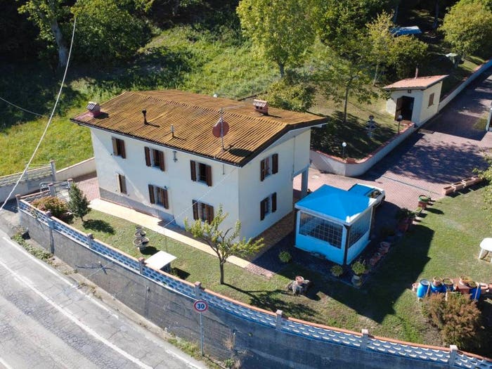 Casa con 6 locali in vendita in Via Malarcione, Centro, Montese
