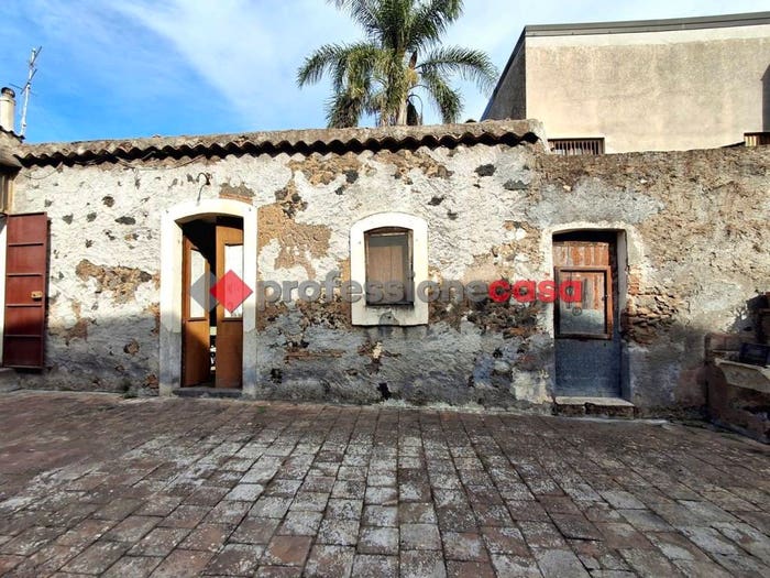 Casa trilocale in vendita in Via Rua di Sotto, Centro, San Gregorio di Catania