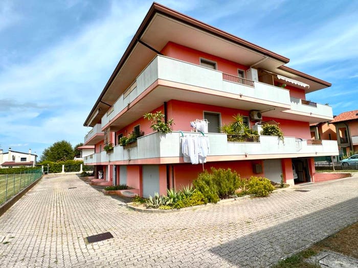 Appartamento trilocale in vendita in Via Dolomiti, Ottava Presa, Caorle