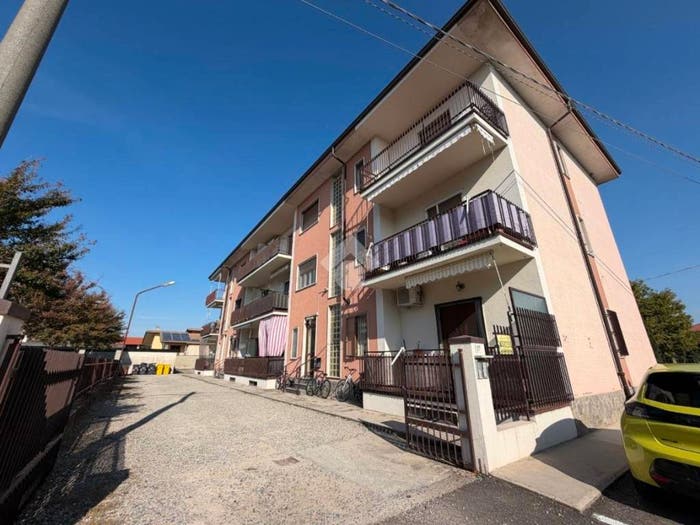 Appartamento trilocale in vendita in Via Circonvallazione, Bianzè