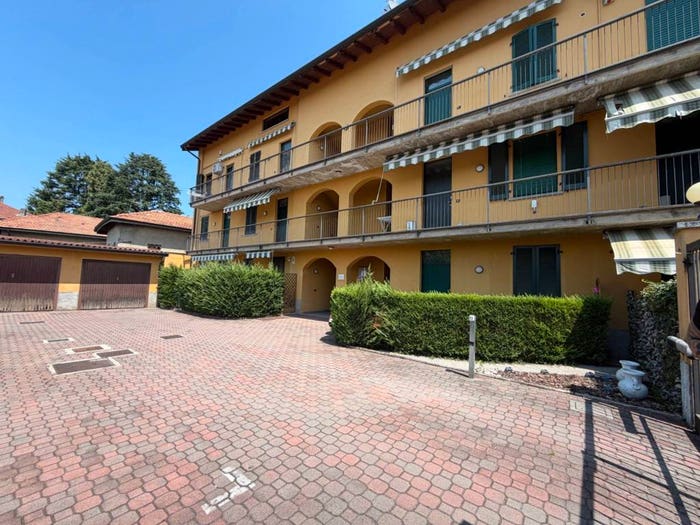 Appartamento trilocale in vendita in Via Alessandro Volta, Centro, Guanzate