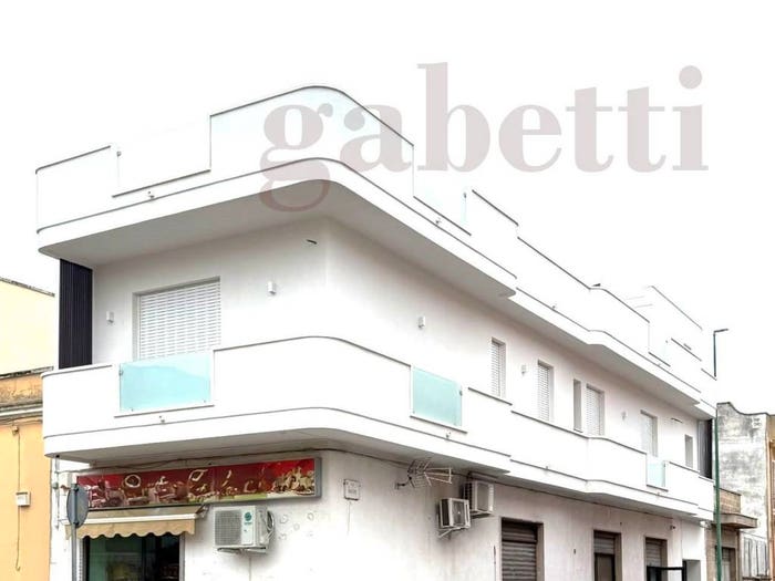 Appartamento con 6 locali in vendita in Via Marche, Copertino