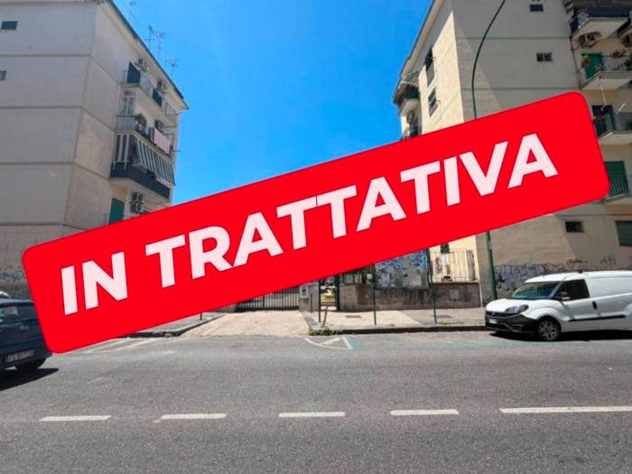 Appartamento trilocale in vendita in Via Attilio Regolo, Fuorigrotta, Napoli