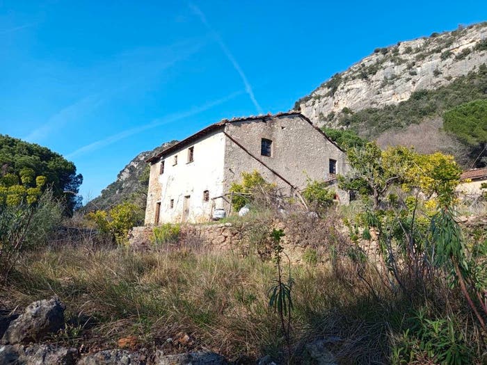 Casa con 5 locali in vendita in Via Giuseppe Cavassola, Finale Ligure
