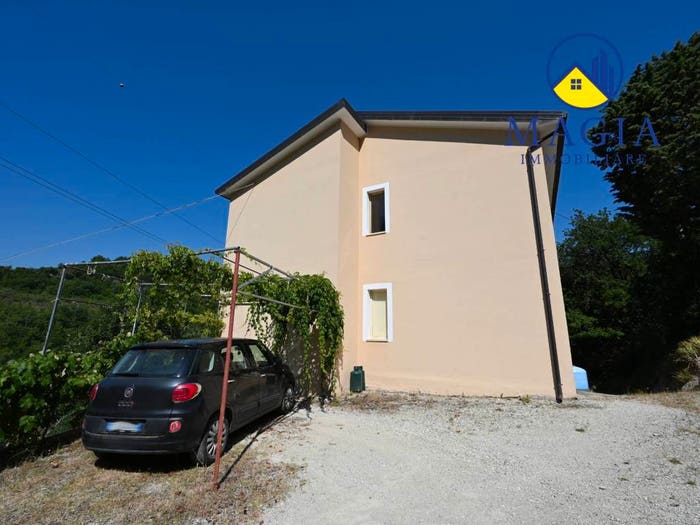 Appartamento con 6 locali in vendita in Via Caprignano, Ascoli Piceno