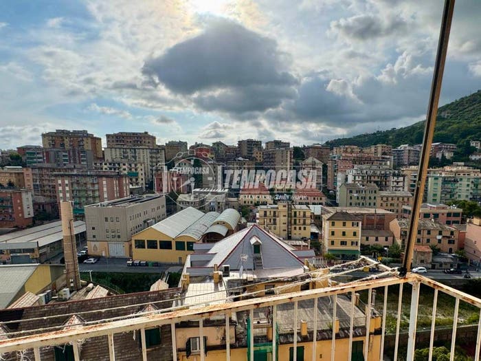 Appartamento trilocale in vendita in Via Santa Maria del Priano, Sestri Ponente, Genova