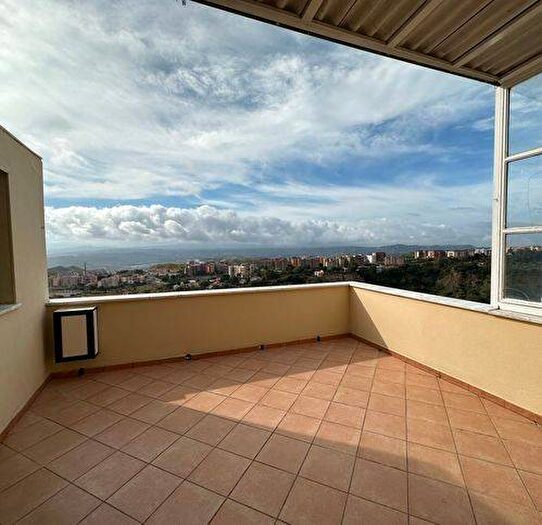 Appartamento quadrilocale in vendita in Largo Piano Grande, Centro Storico, Catanzaro
