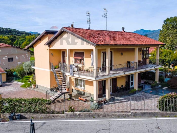 Appartamento con 5 locali in vendita in Via Prada, Centro, Cunardo