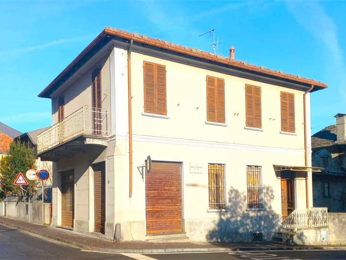 Casa con 6 locali in vendita in Via Mario Massari, Centro, Pieve Vergonte