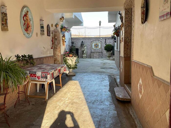 Casa con 6 locali in vendita in Via Carlo Pisacane, Casertavecchia Casola, Caserta