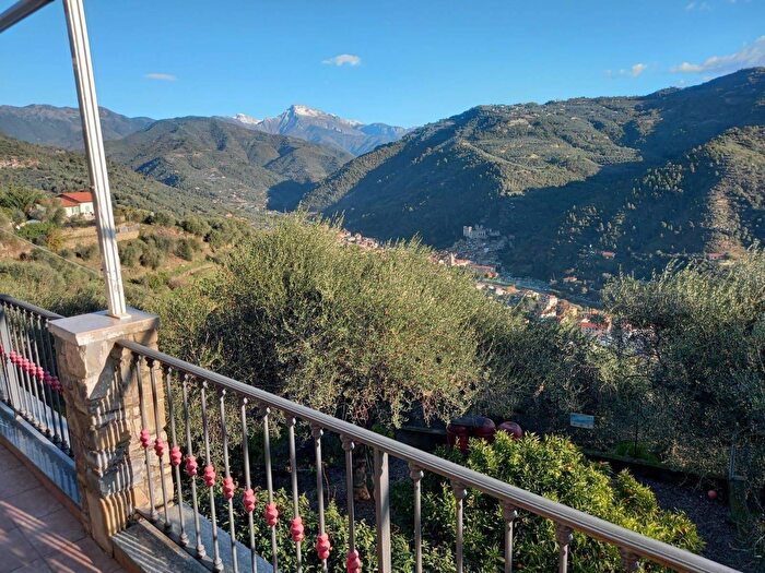 Casa con 5 locali in vendita in Dolceacqua