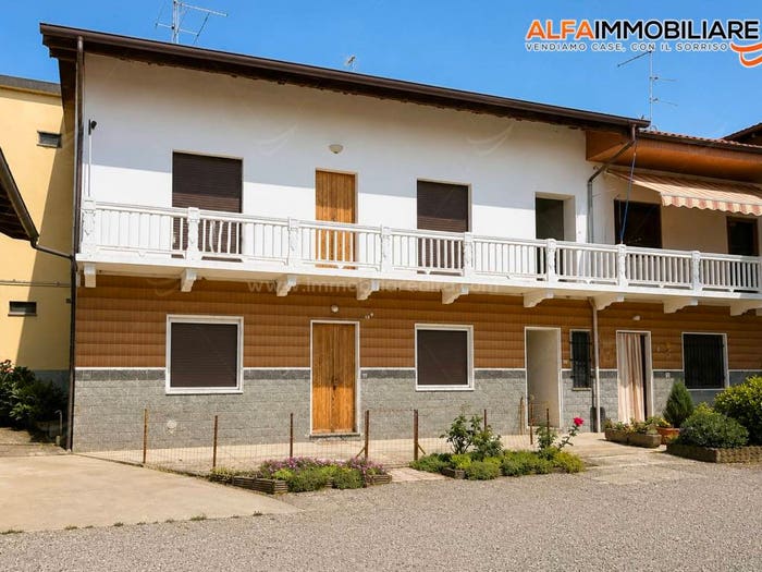 Casa quadrilocale in vendita in Via Gaspare Cavagnino, Centro, Momo
