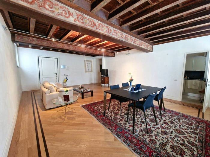 Appartamento quadrilocale in vendita in Via Giovanni Arrivabene, Centro, Mantova
