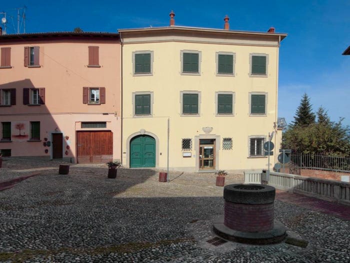 Casa con 6 locali in vendita in Via Settembre, Centro, Dozza