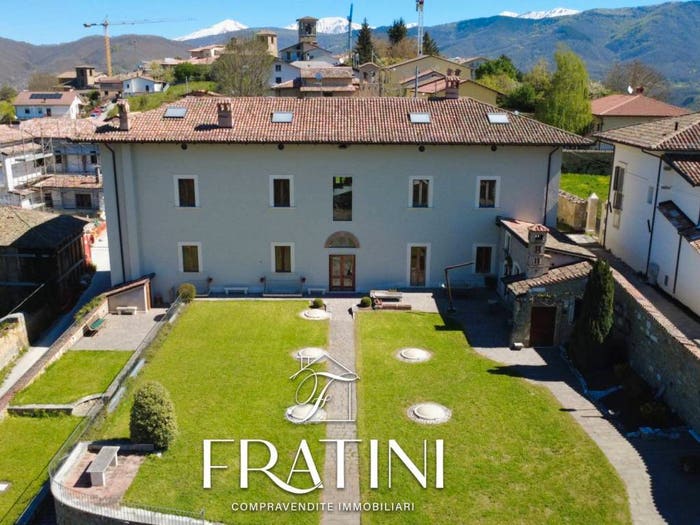 Casa con 6 locali in vendita in Via San Lorenzo, Centro, Montereale