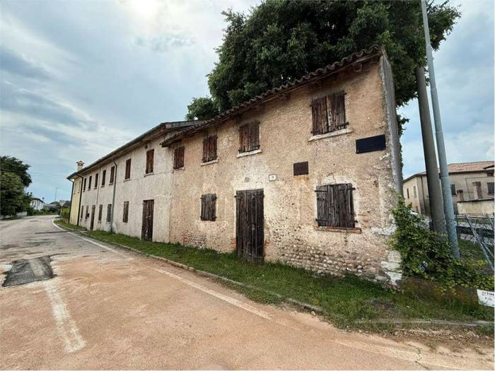Casa quadrilocale in vendita in via castagnole, Centro, Montebelluna