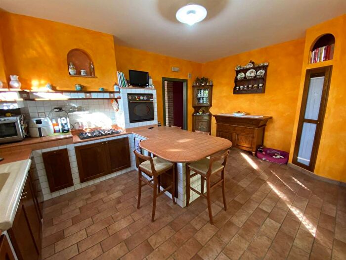 Appartamento con 6 locali in vendita in Gadana, Urbino