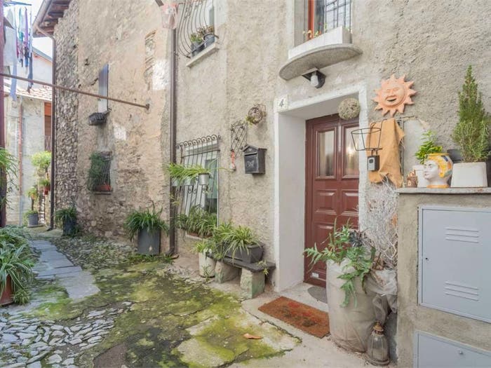 Appartamento bilocale in vendita in via Sassello, Centro, Carate Urio
