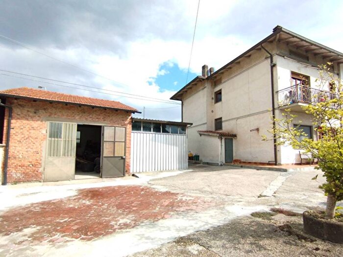 Casa con 6 locali in vendita in Via Santini, Serravalle Pistoiese