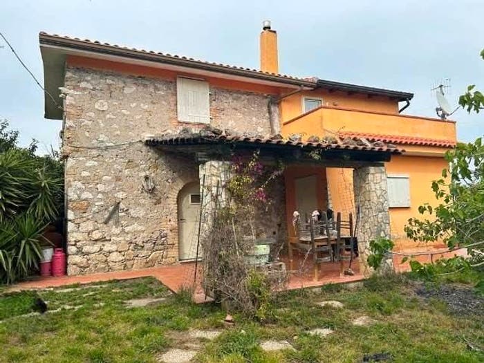 Appartamento quadrilocale in vendita in Via lipuni snc Snc, Minturno