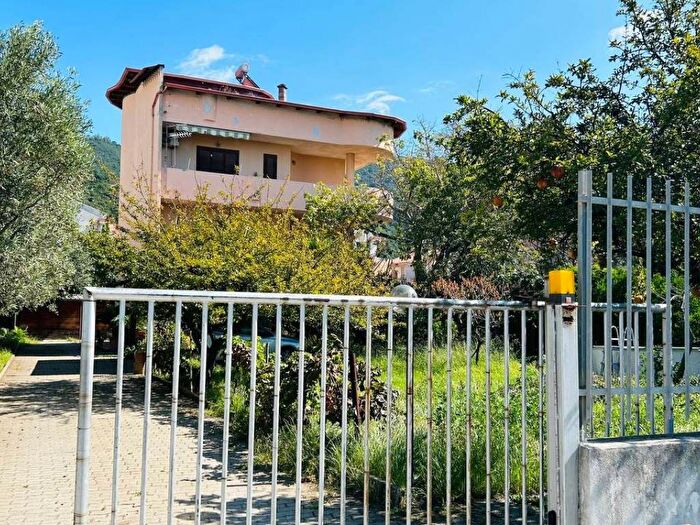 Casa quadrilocale in vendita in Viale Stazione, Nocera Scalo, Nocera Terinese