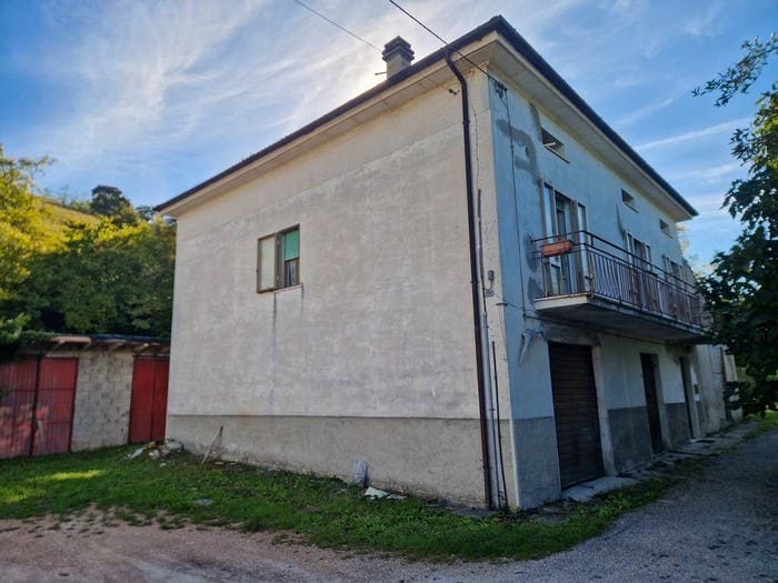 Casa con 6 locali in vendita in Via Giovanni Pascoli, Centro, Cantiano