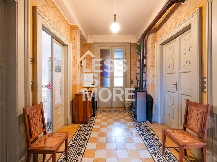 Casa con 6 locali in vendita in Via Viggiù, Saltrio