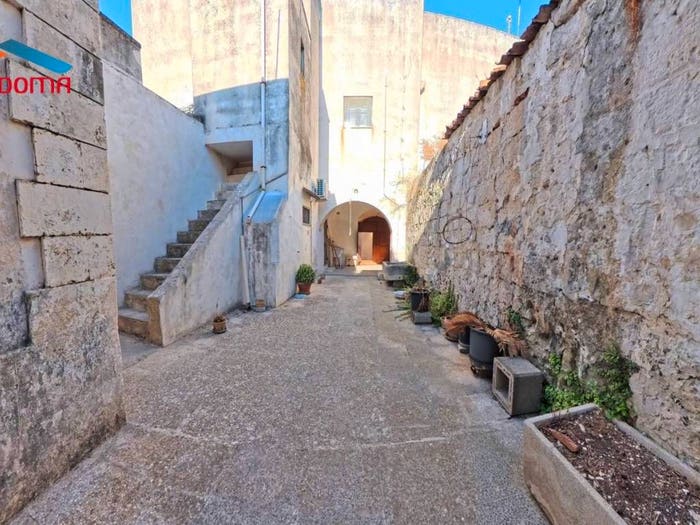 Casa trilocale in vendita in Via Lo Barca, Giurdignano