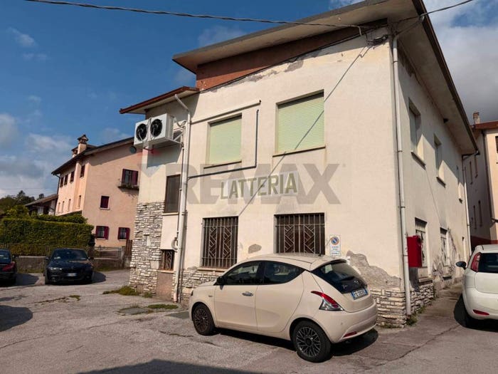 Appartamento con 6 locali in vendita in Via Rovaia, Tisoi, Belluno