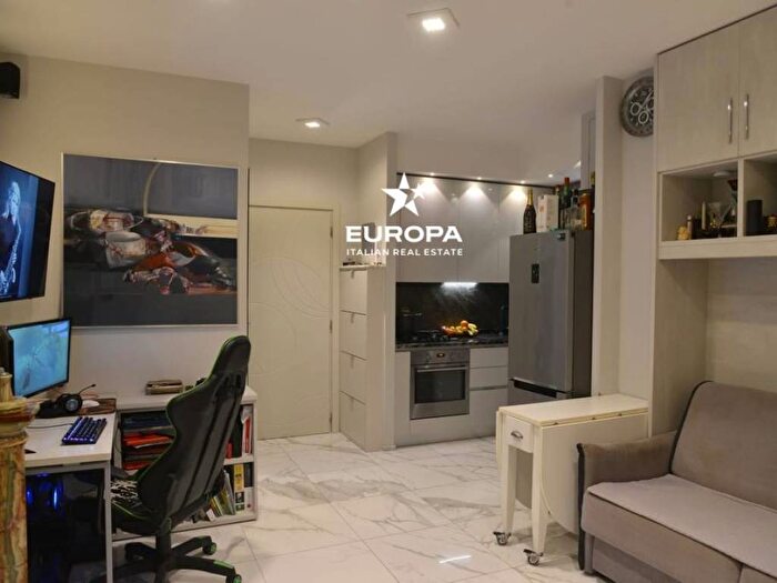Appartamento bilocale in vendita in Via Grado, Centro, Bordighera