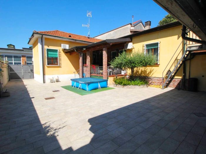Casa quadrilocale in vendita in Via Bainsizza, Flora, Legnano