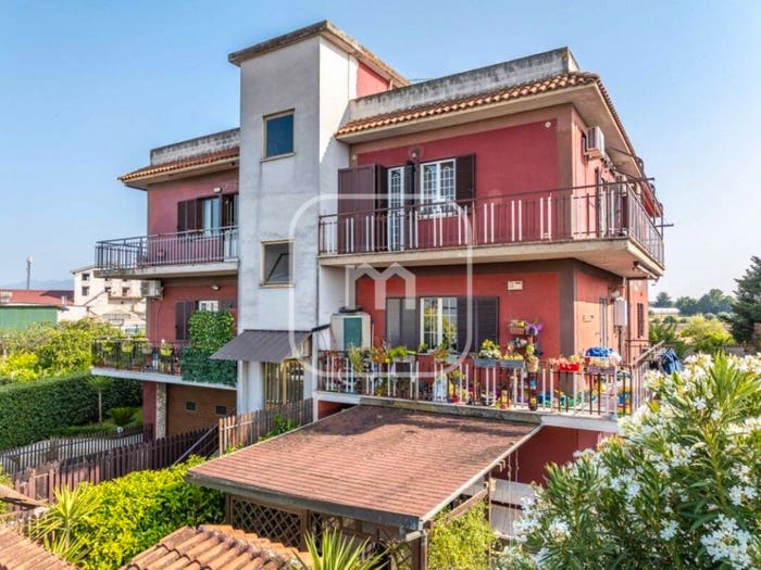 Appartamento quadrilocale in vendita in Via Burcei, Rocca Cencia, Roma