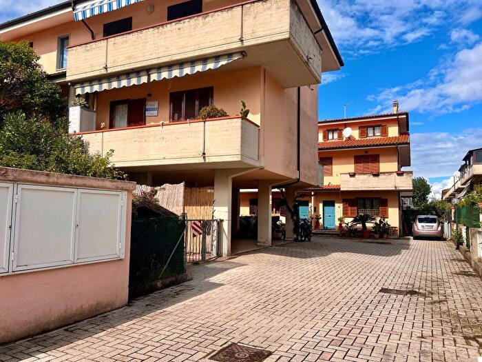 Appartamento quadrilocale in vendita in Via della Caserma, Torre del Lago, Viareggio