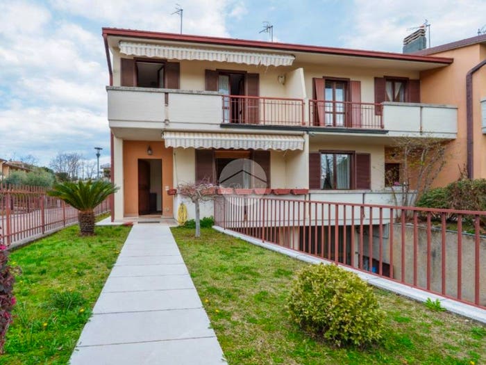 Casa quadrilocale in vendita in Via Maggio, Montinelle, Manerba del Garda