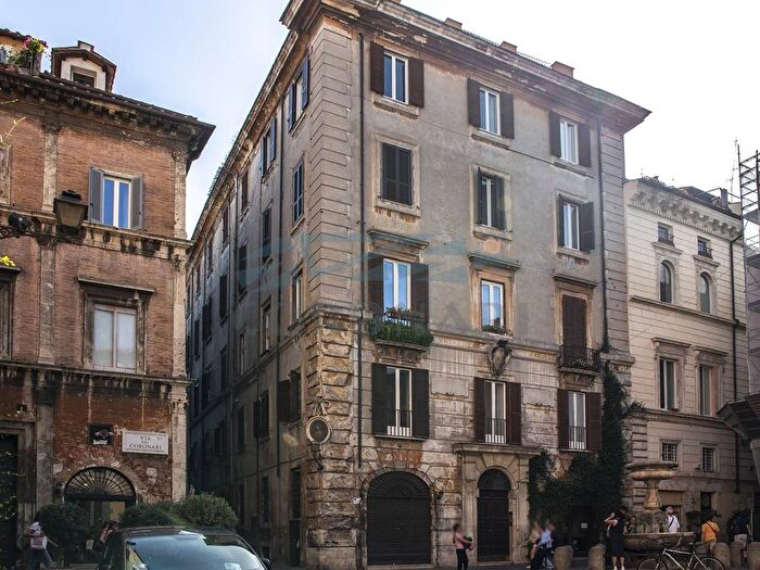 Appartamento trilocale in vendita in Via dei Coronari, Piazza Navona, Roma