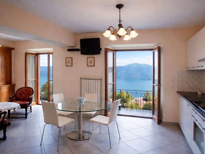 Casa quadrilocale in vendita in Via Antonio Giovanola, Centro, Cannobio